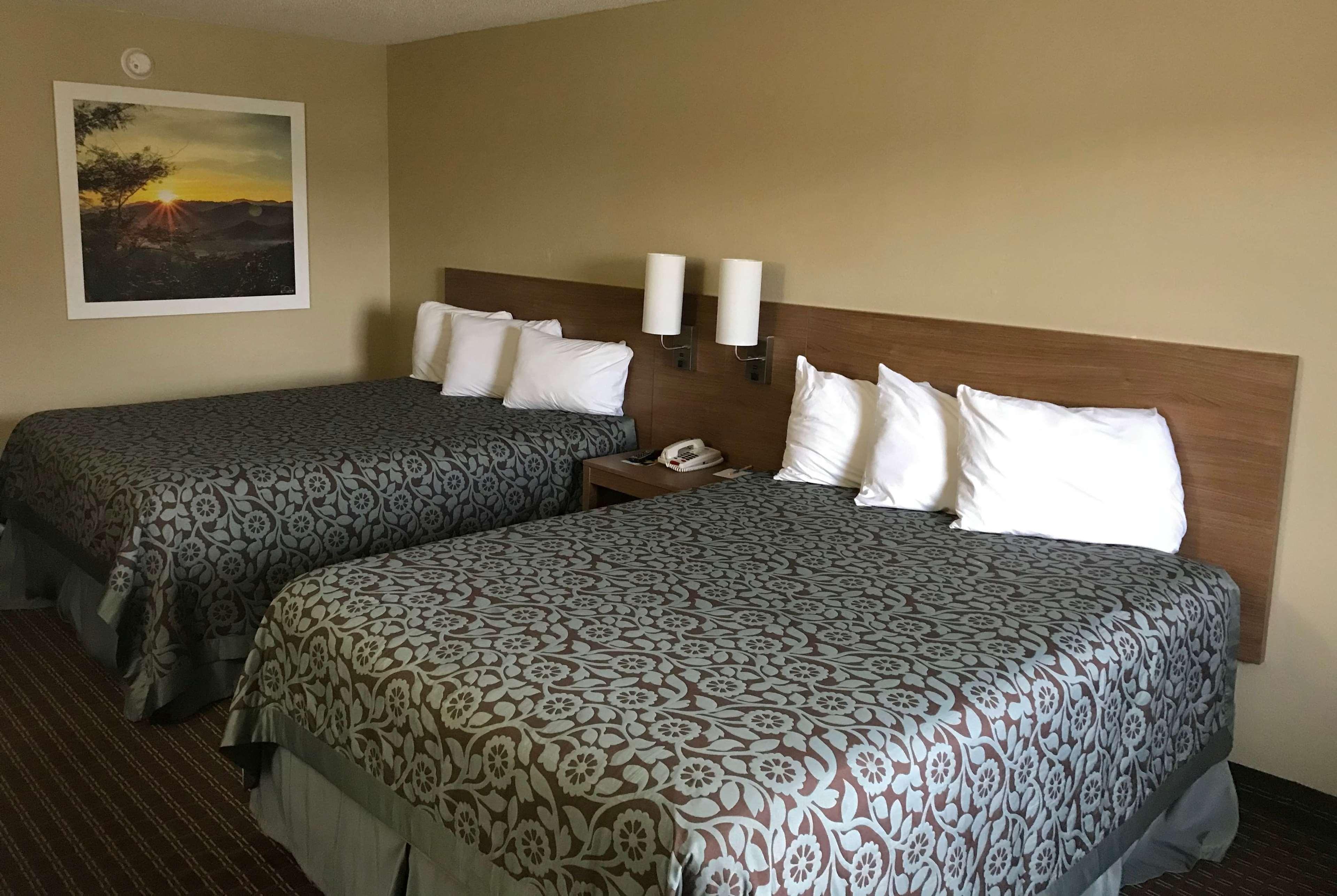 Days Inn By Wyndham Lexington-Columbia Exterior foto