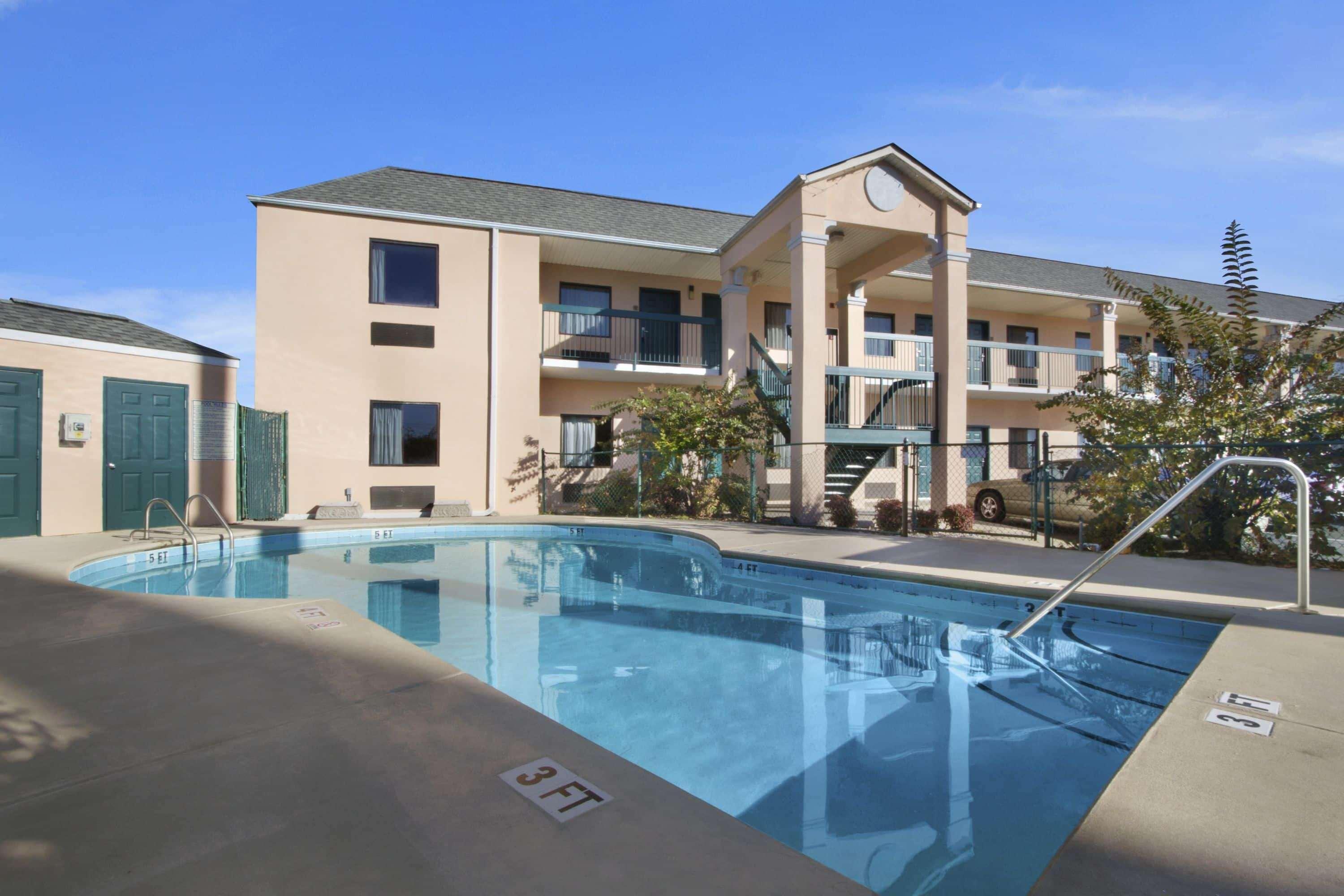 Days Inn By Wyndham Lexington-Columbia Exterior foto